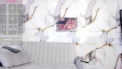aaronhunter__ online show from August 1, 10:27 pm