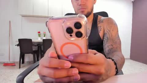 aaronhunter__ online show from August 3, 4:58 pm