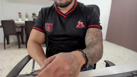 aaronhunter__ online show from August 5, 6:06 pm