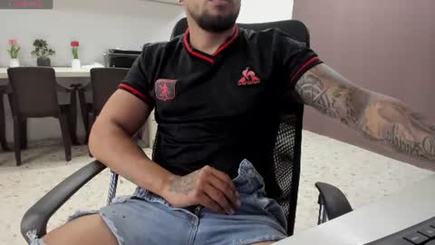aaronhunter__ online show from August 5, 7:12 pm