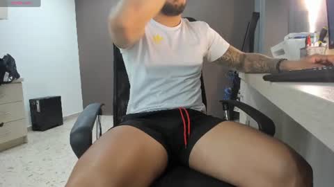 aaronhunter__ online show from August 8, 5:02 pm