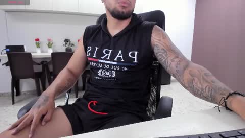 aaronhunter__ online show from August 17, 6:46 pm