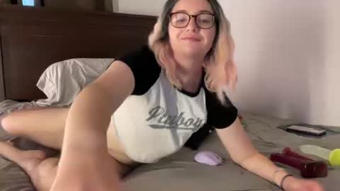 Abbi Willow online show from August 14, 3:15 pm