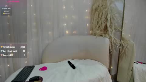 abby_rosset online show from August 12, 9:50 pm