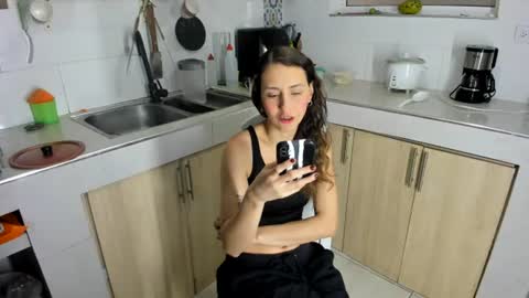 sara online show from July 25, 8:35 pm