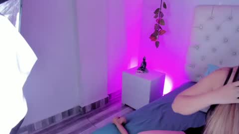 Abyy Snow online show from August 13, 4:37 am