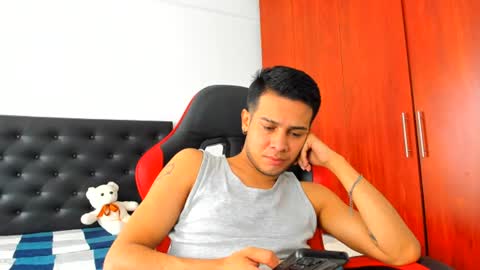 Abel Asburgo Independent Model online show from August 13, 3:48 pm