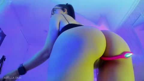 Sophia online show from August 4, 9:01 pm