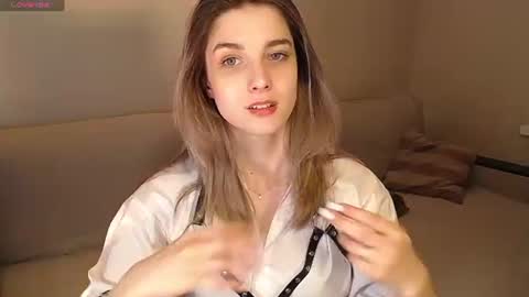 Abigail online show from July 10, 10:15 pm
