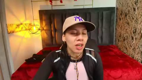 Abril Fox online show from July 10, 12:00 pm