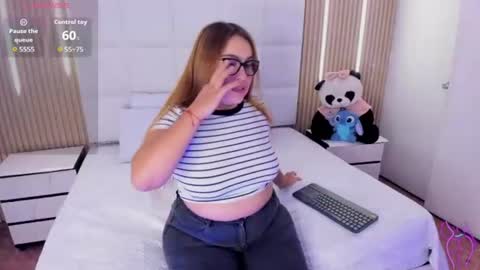 abril_snow online show from August 11, 6:54 pm