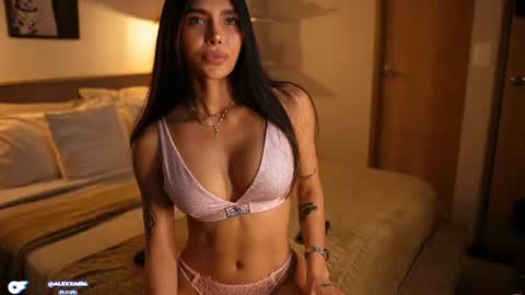 abril_w18 online show from August 3, 11:01 pm