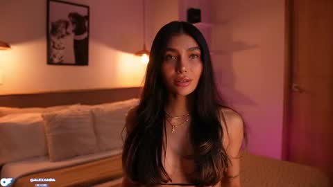 abril_w18 online show from August 5, 9:24 pm