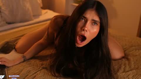 abril_w18 online show from August 7, 12:32 am