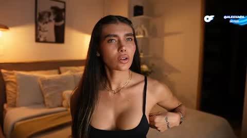 abril_w18 online show from August 16, 11:53 pm