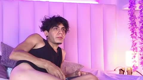 Abril and Julian online show from July 31, 1:01 am