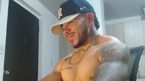 adam_shilder7 online show from August 10, 1:40 am