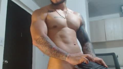 adam_shilder7 online show from August 10, 2:40 pm