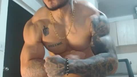 adam_shilder7 online show from August 11, 1:40 am