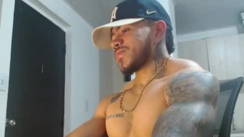 adam_shilder7 online show from August 12, 11:56 am