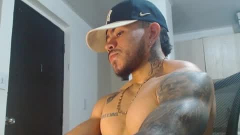 adam_shilder7 online show from August 12, 2:08 pm