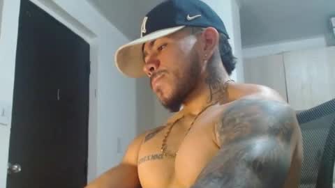 adam_shilder7 online show from August 12, 3:14 pm