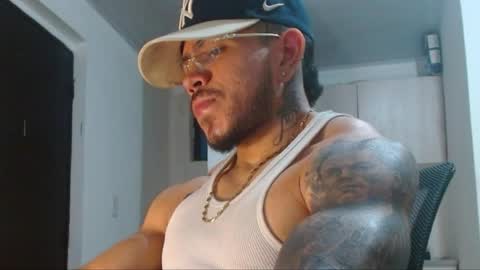 adam_shilder7 online show from August 15, 3:32 am