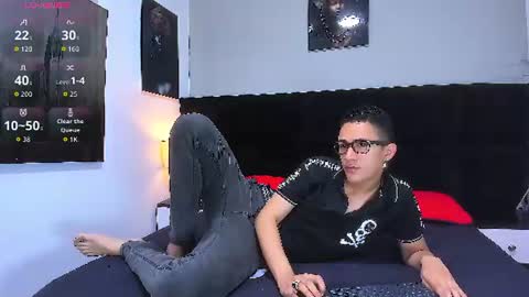 adam_walker_1 online show from August 8, 3:34 pm