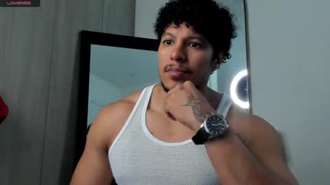 adambrocs1 online show from August 12, 6:32 pm
