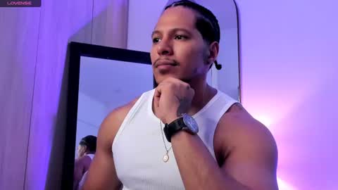 adambrocs1 online show from August 16, 5:17 pm