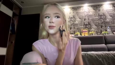 Kayla online show from August 9, 1:23 pm