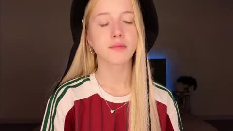 adele_armas online show from August 3, 1:23 am