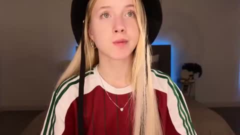 adele_armas online show from August 3, 3:35 am