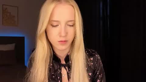 adele_armas online show from August 4, 3:47 am