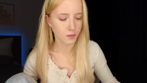 adele_armas online show from August 4, 9:12 pm