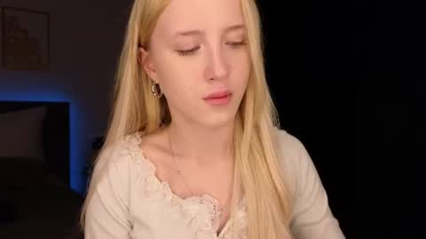 adele_armas online show from August 4, 10:18 pm