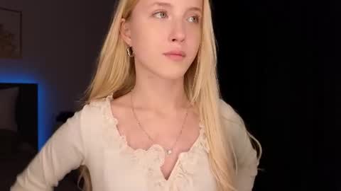 adele_armas online show from August 4, 11:24 pm