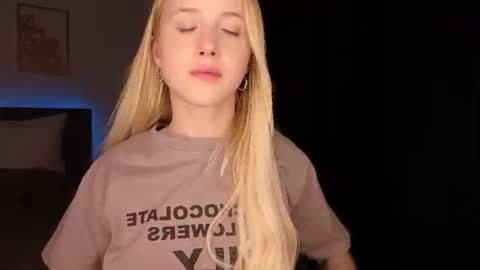 adele_armas online show from August 5, 1:47 am