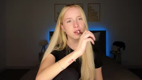 adele_armas online show from August 6, 10:20 pm