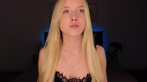 adele_armas online show from August 13, 11:30 pm