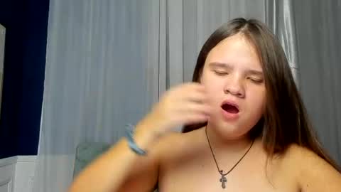 adelecruzz online show from August 13, 11:57 am