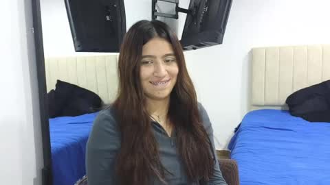 adellein foxx online show from August 11, 4:47 am