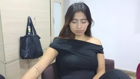 adellein foxx online show from August 26, 3:14 am
