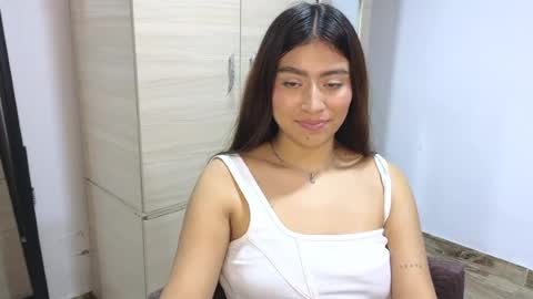adellein foxx online show from August 28, 3:48 am