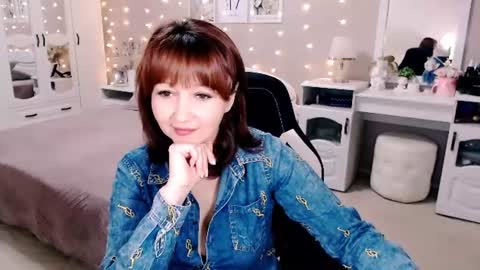 AdeleMoran online show from August 14, 6:55 pm