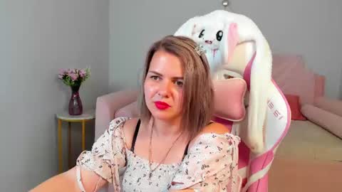 AdeleRavelle online show from August 6, 4:39 pm