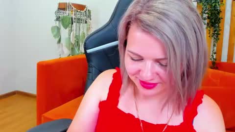 AdeleRavelle online show from August 9, 9:43 am