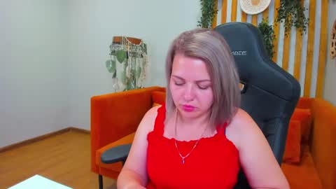 AdeleRavelle online show from August 9, 11:55 am