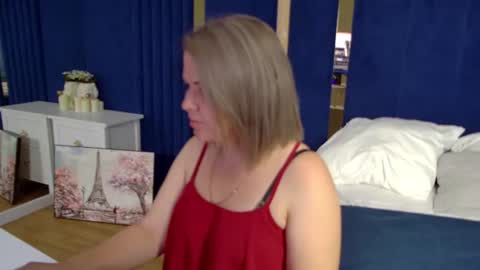 AdeleRavelle online show from August 11, 6:48 am