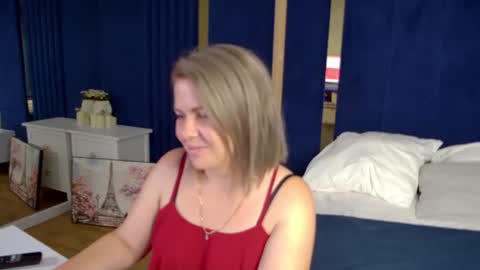 AdeleRavelle online show from August 11, 11:12 am